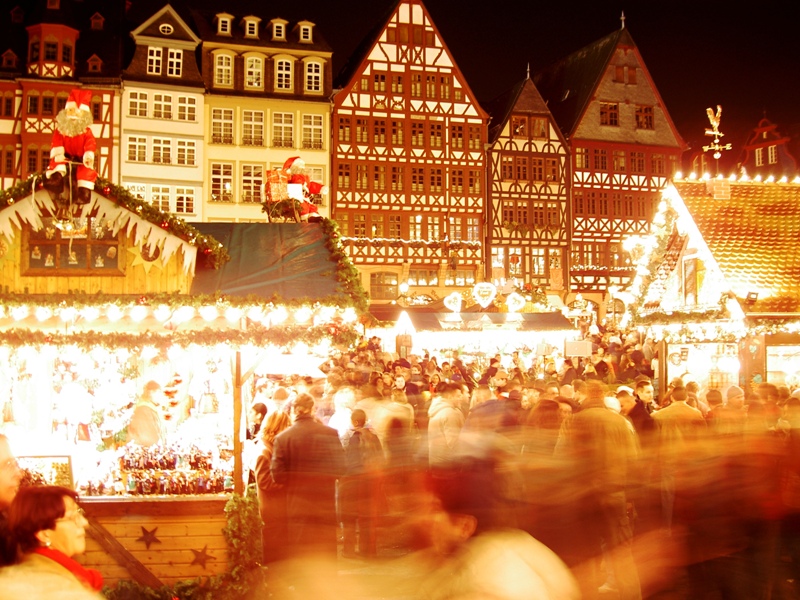 Frankfurt_Roemer_Weihnachtsmarkt_2004-11-28.JPG