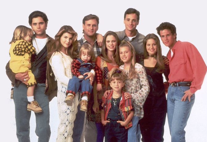 The-Cast-during-Season-8-of-Full-House-full-house-38441392-670-460.jpg